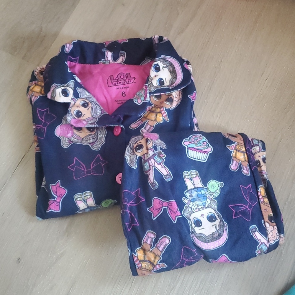 Girls size 6 mixed lot. Disney Wish jacket, LOL pajamas.. - Picture 9 of 9